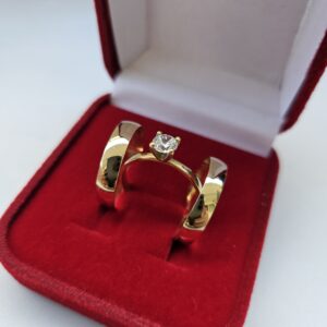 Par de Alianças Ouro 10k Boleadas 4mm com Anel Solitário